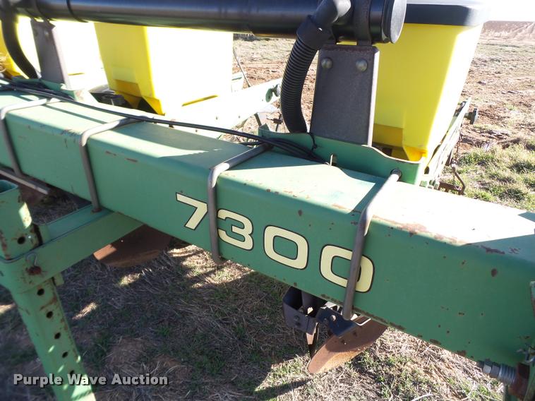 image for item L1692 John Deere 7300 planter