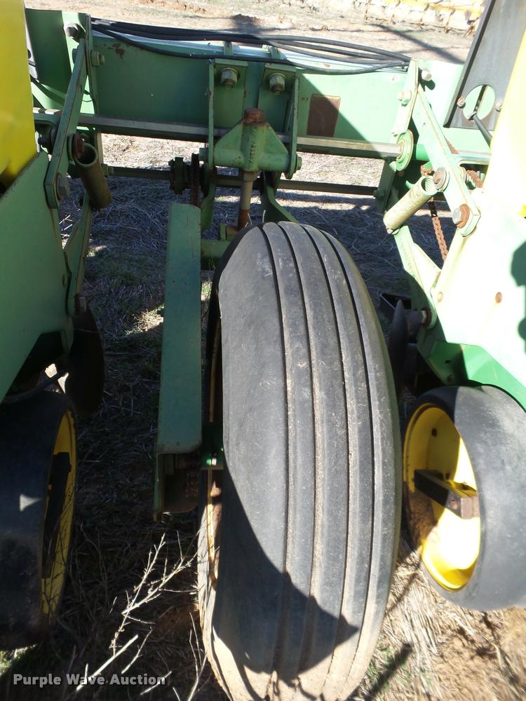 image for item L1692 John Deere 7300 planter