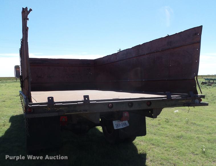 image for item L6625 1970 Ford 600 grain truck