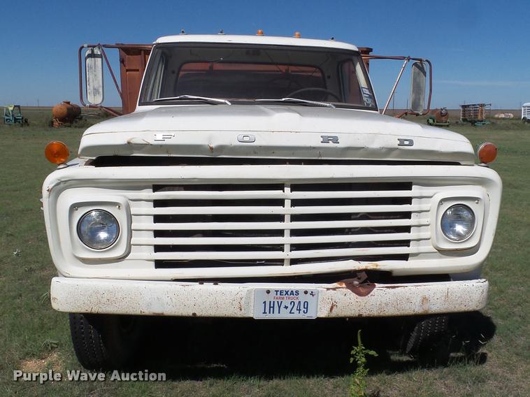 image for item L6625 1970 Ford 600 grain truck