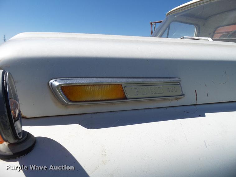 image for item L6625 1970 Ford 600 grain truck