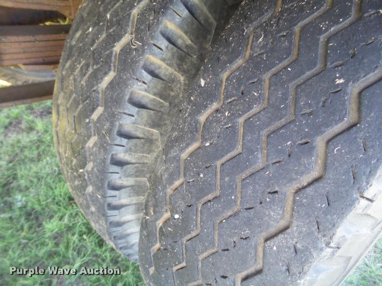 image for item L6625 1970 Ford 600 grain truck