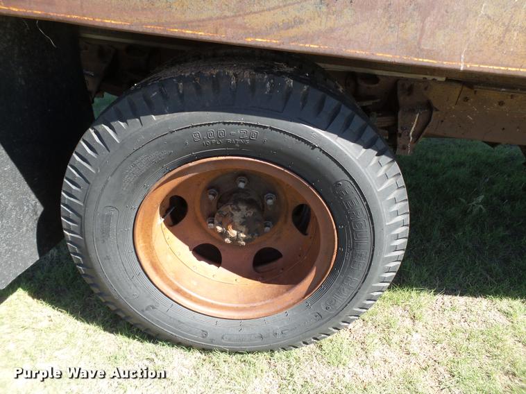 image for item L6625 1970 Ford 600 grain truck