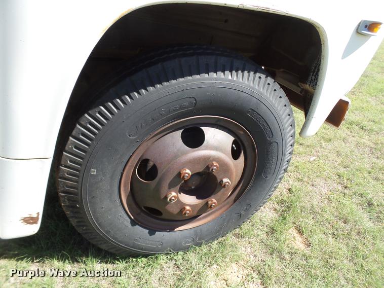 image for item L6625 1970 Ford 600 grain truck