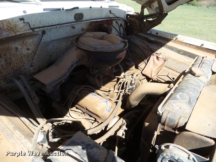 image for item L6625 1970 Ford 600 grain truck