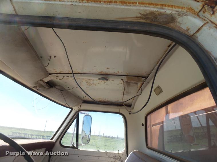 image for item L6625 1970 Ford 600 grain truck