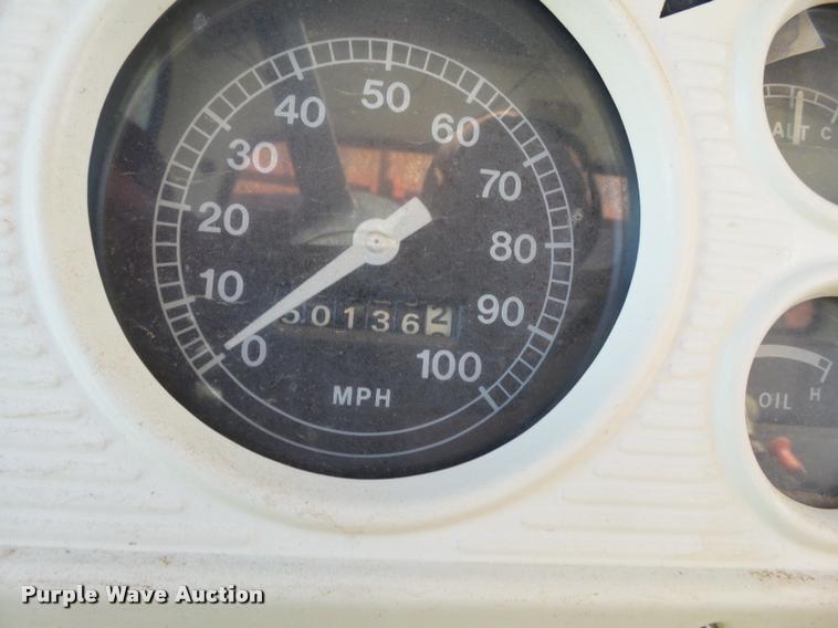 image for item L6625 1970 Ford 600 grain truck