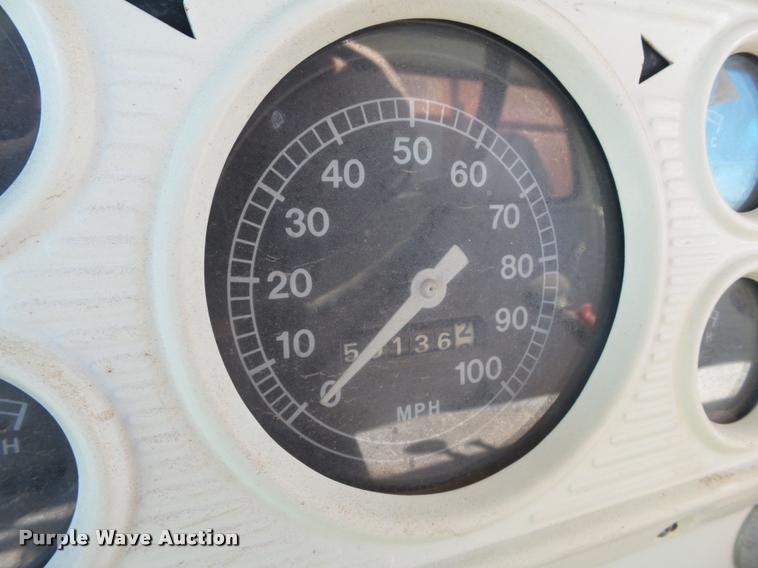 image for item L6625 1970 Ford 600 grain truck