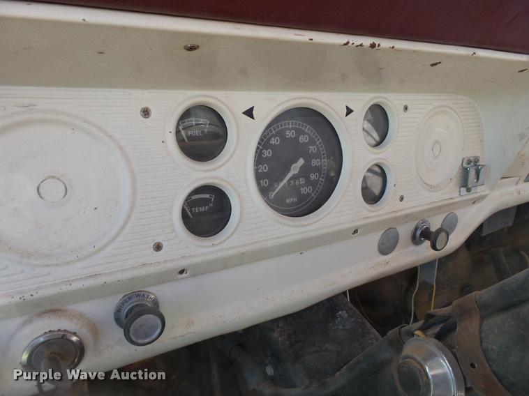 image for item L6625 1970 Ford 600 grain truck