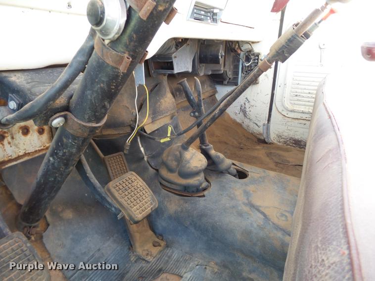 image for item L6625 1970 Ford 600 grain truck