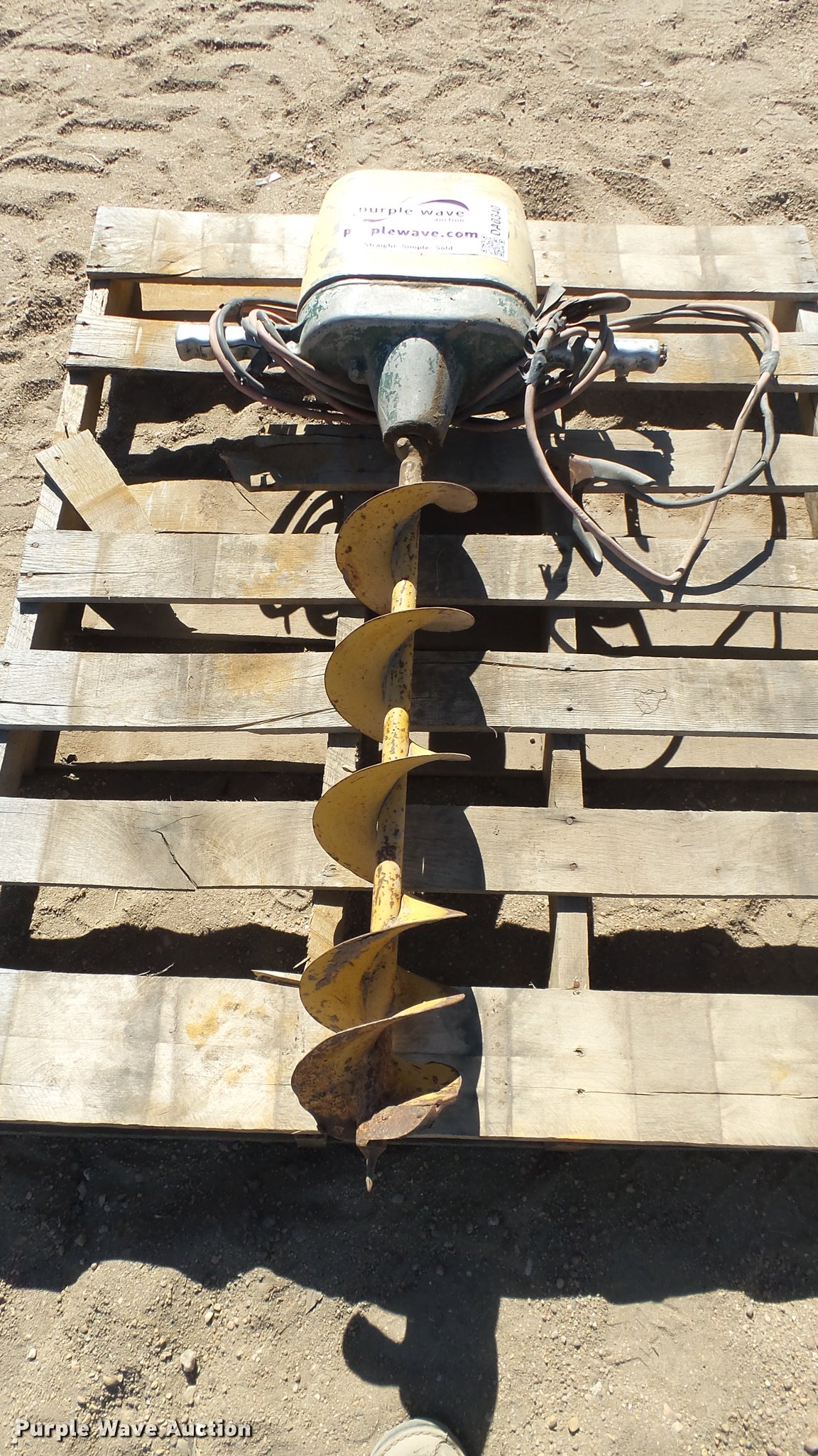 Electric auger in Kinsley, KS Item DA0340 sold Purple Wave
