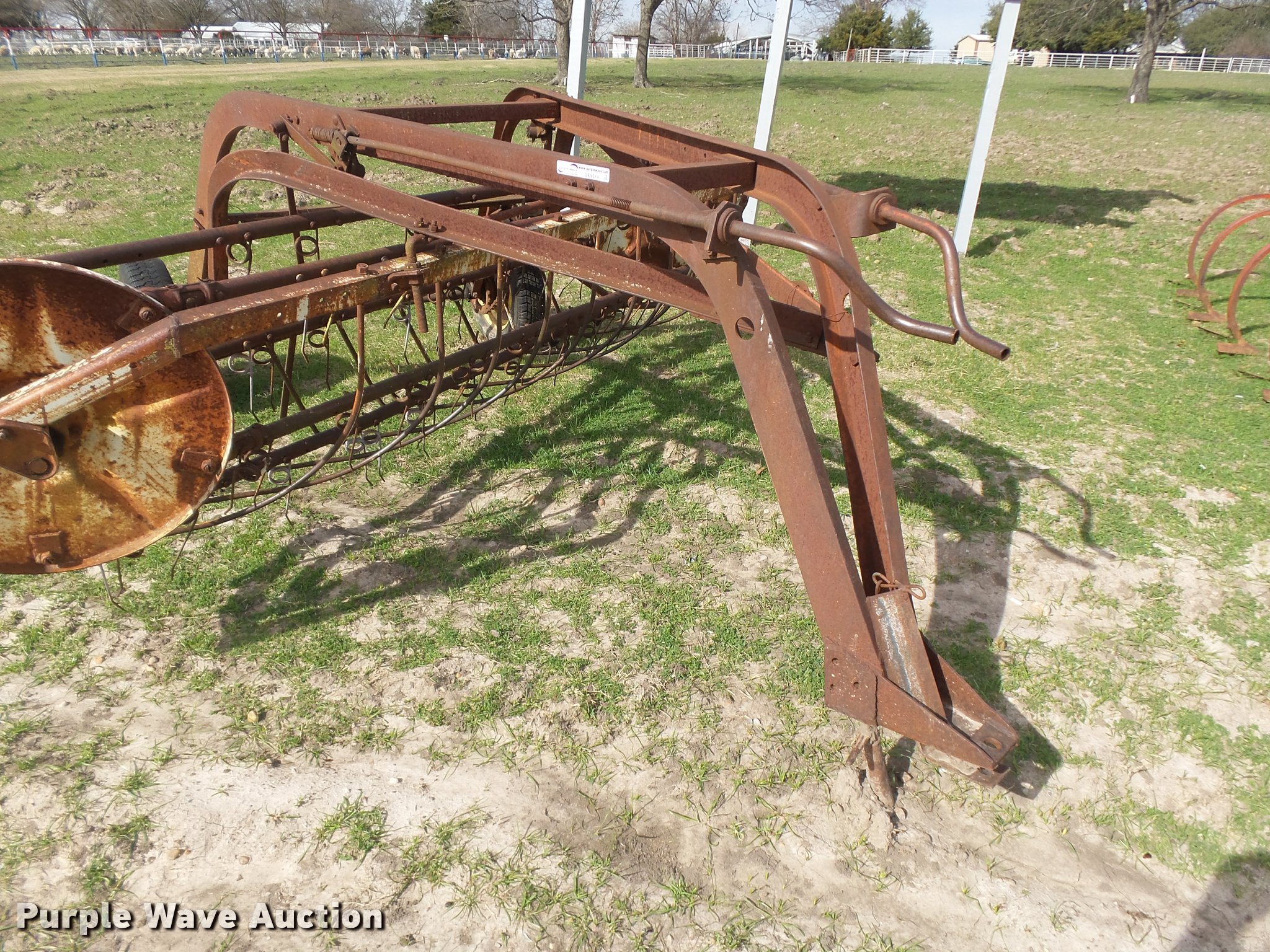 International hay rake in Ennis, TX Item DE9519 sold Purple Wave
