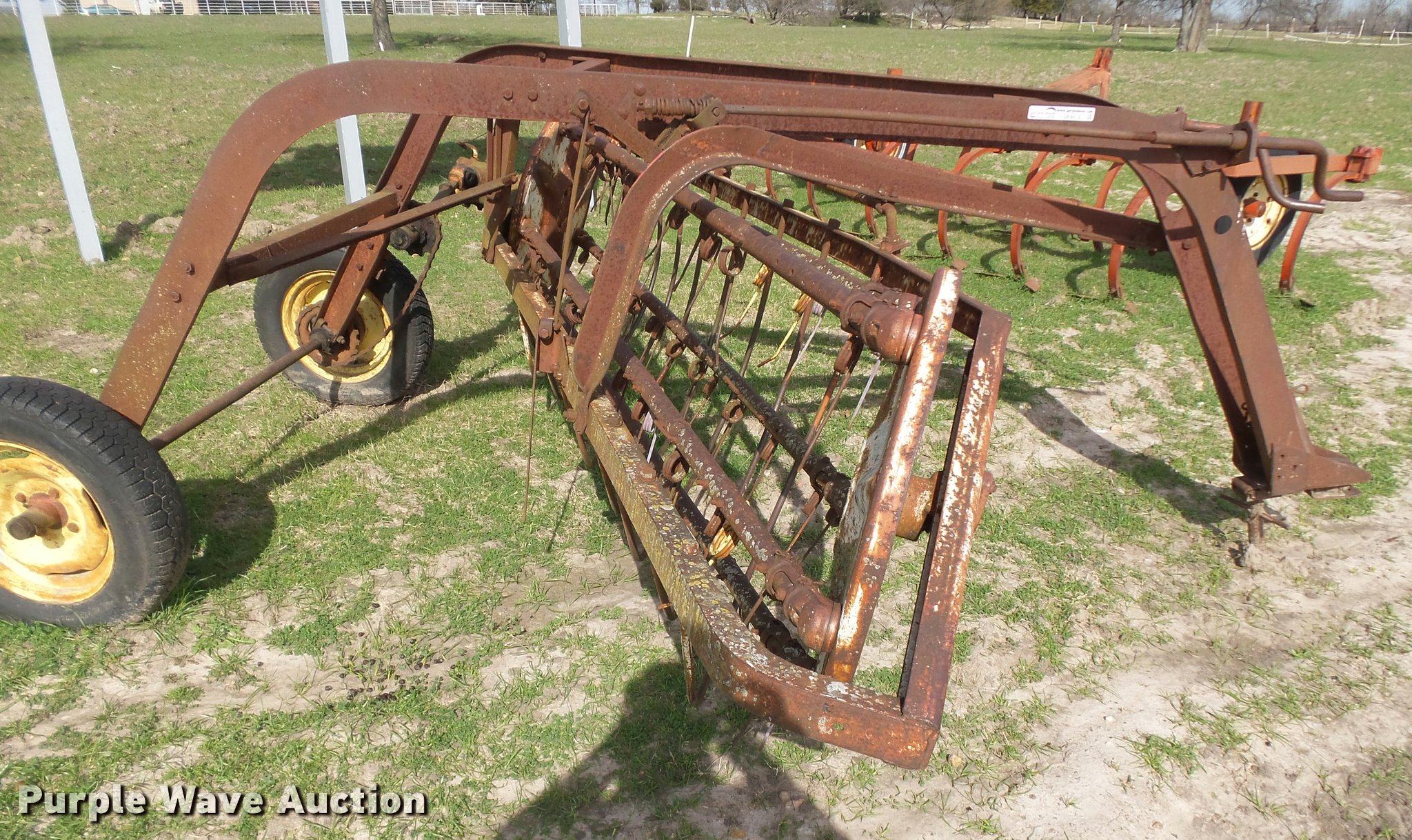 International hay rake in Ennis, TX Item DE9519 sold Purple Wave