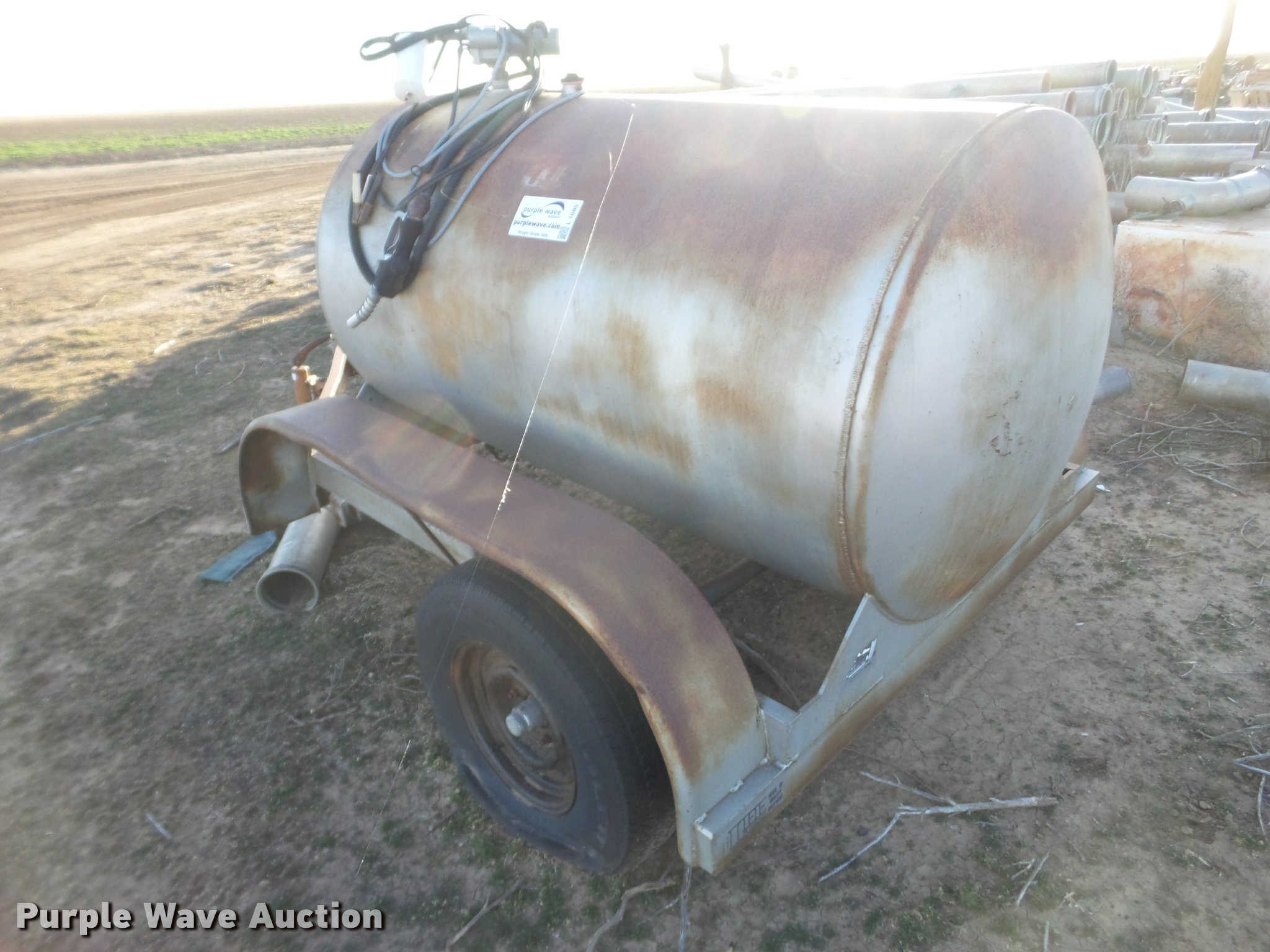 Lee fuel tank in Kress, TX Item L1685 sold Purple Wave
