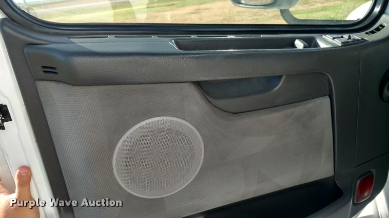 image for item DA4403 2005 Volvo VNL semi truck