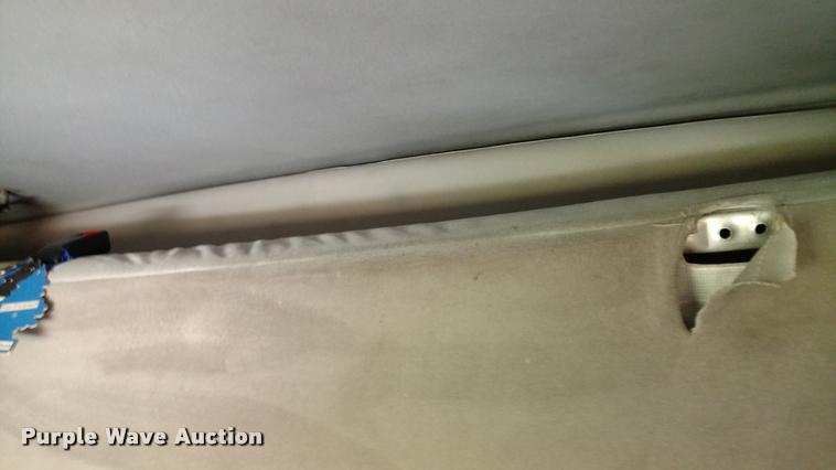 image for item DA4403 2005 Volvo VNL semi truck