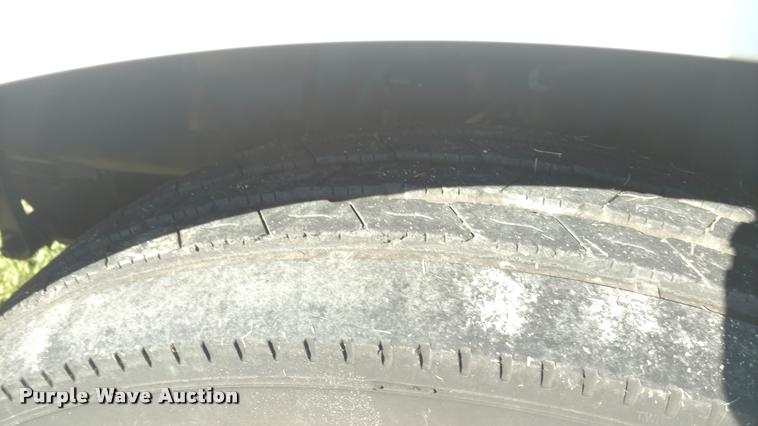 image for item DA4403 2005 Volvo VNL semi truck