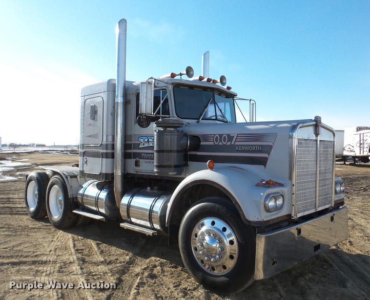 image for item DA7318 1981 Kenworth W900A semi truck