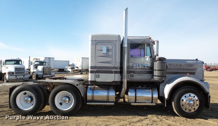 image for item DA7318 1981 Kenworth W900A semi truck