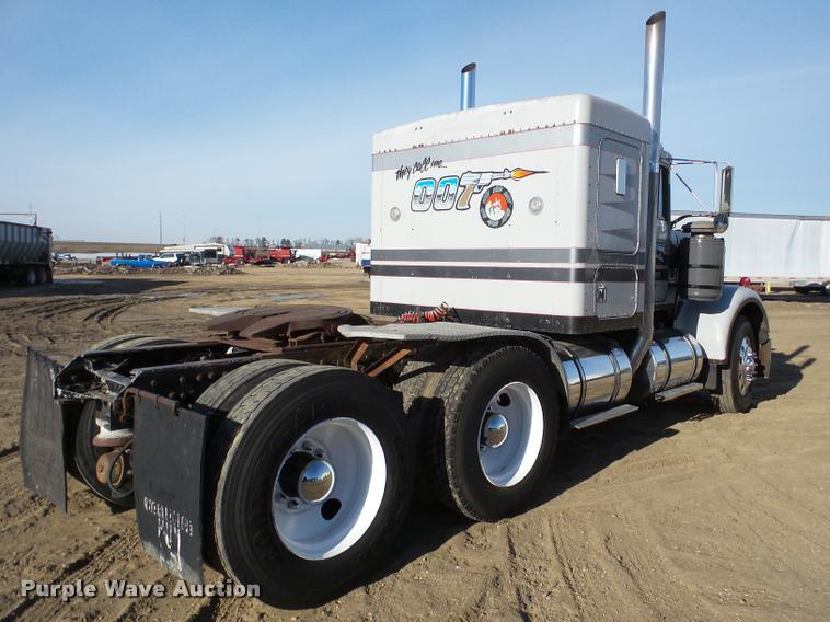 image for item DA7318 1981 Kenworth W900A semi truck
