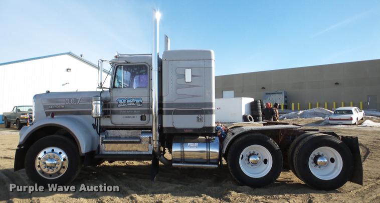 image for item DA7318 1981 Kenworth W900A semi truck