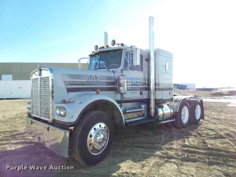 image for item DA7318 1981 Kenworth W900A semi truck