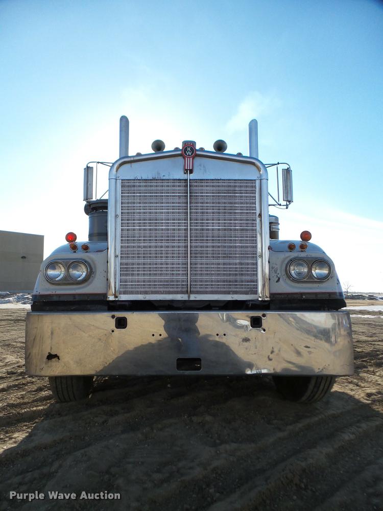 image for item DA7318 1981 Kenworth W900A semi truck