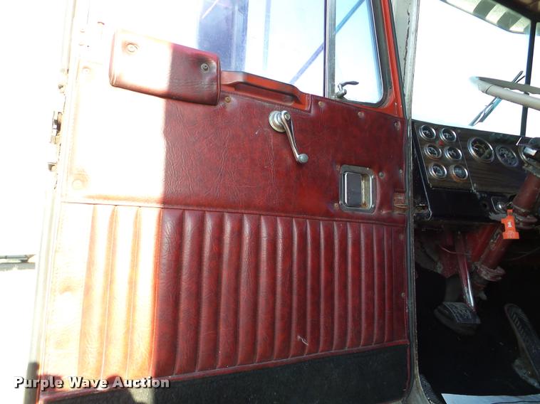 image for item DA7318 1981 Kenworth W900A semi truck