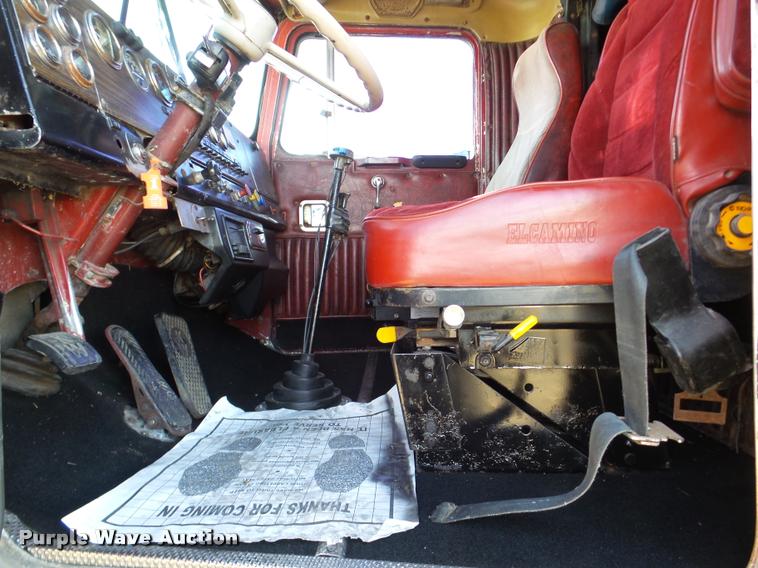 image for item DA7318 1981 Kenworth W900A semi truck