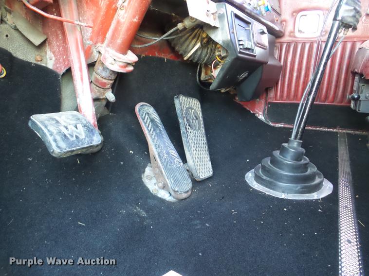 image for item DA7318 1981 Kenworth W900A semi truck