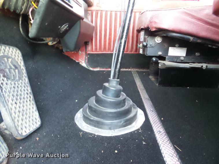 image for item DA7318 1981 Kenworth W900A semi truck