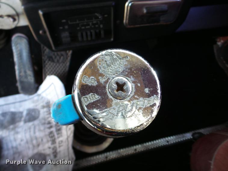 image for item DA7318 1981 Kenworth W900A semi truck