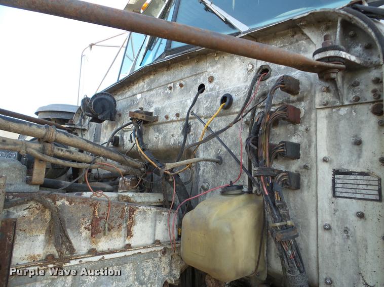 image for item DA7318 1981 Kenworth W900A semi truck