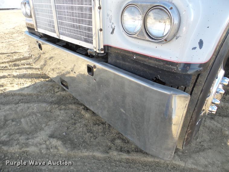 image for item DA7318 1981 Kenworth W900A semi truck