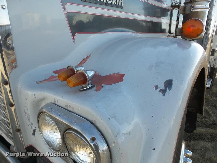 image for item DA7318 1981 Kenworth W900A semi truck