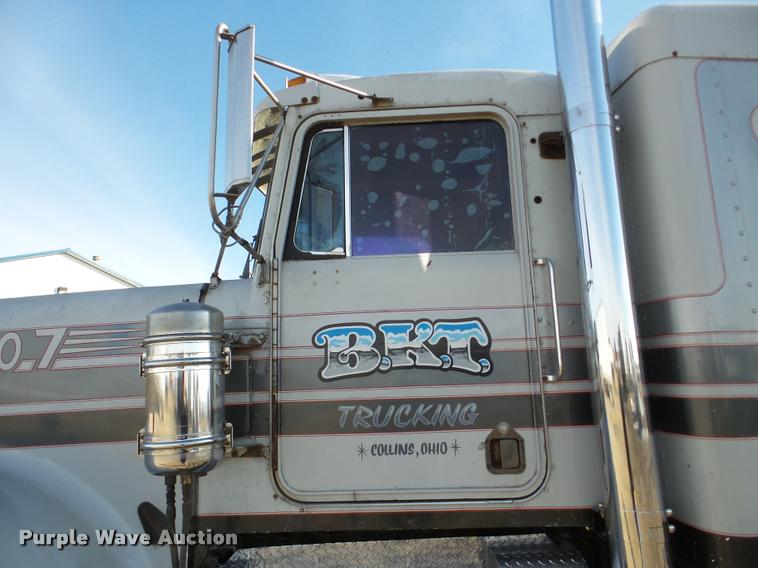 image for item DA7318 1981 Kenworth W900A semi truck