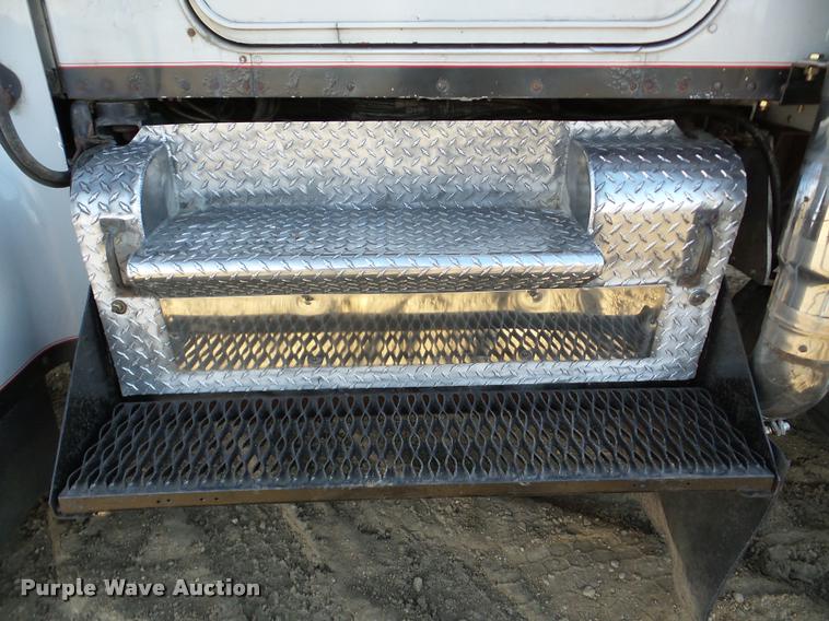 image for item DA7318 1981 Kenworth W900A semi truck