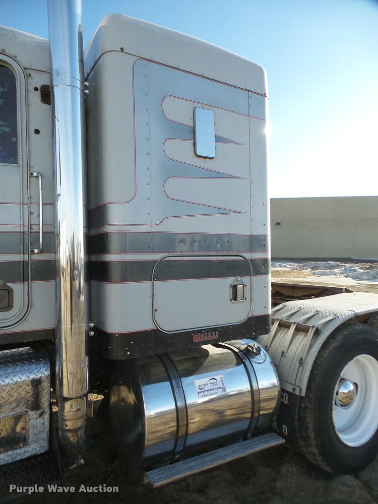 image for item DA7318 1981 Kenworth W900A semi truck