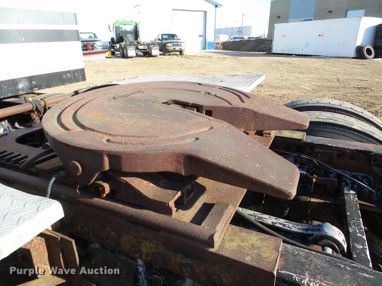 image for item DA7318 1981 Kenworth W900A semi truck