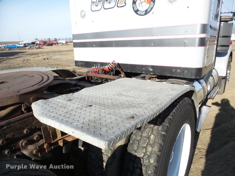 image for item DA7318 1981 Kenworth W900A semi truck