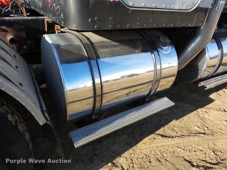 image for item DA7318 1981 Kenworth W900A semi truck