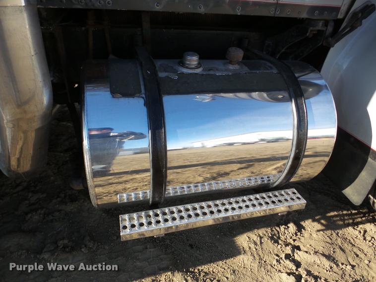 image for item DA7318 1981 Kenworth W900A semi truck