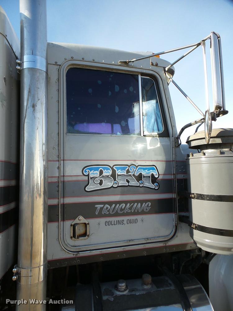 image for item DA7318 1981 Kenworth W900A semi truck