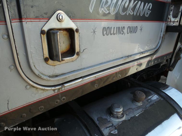 image for item DA7318 1981 Kenworth W900A semi truck