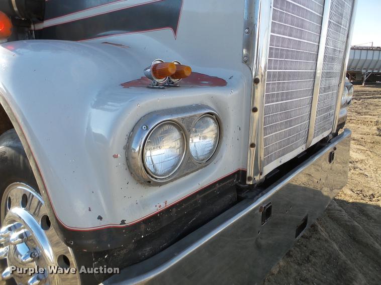 image for item DA7318 1981 Kenworth W900A semi truck