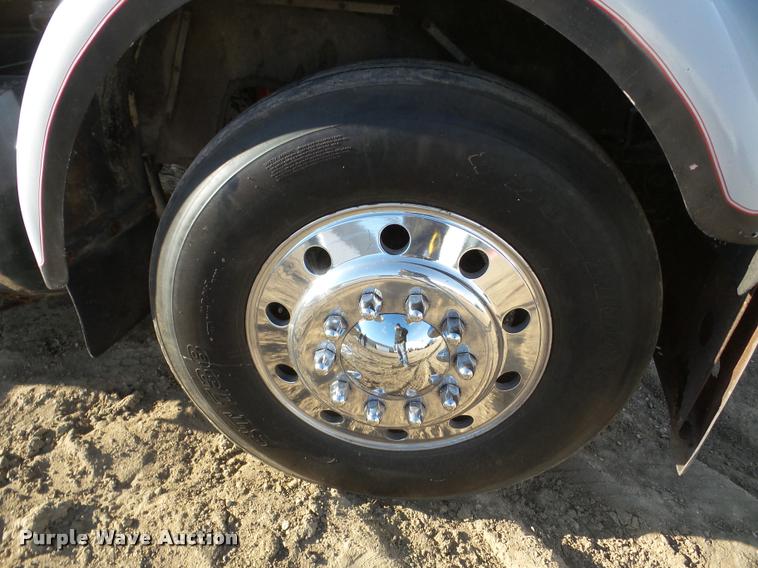 image for item DA7318 1981 Kenworth W900A semi truck