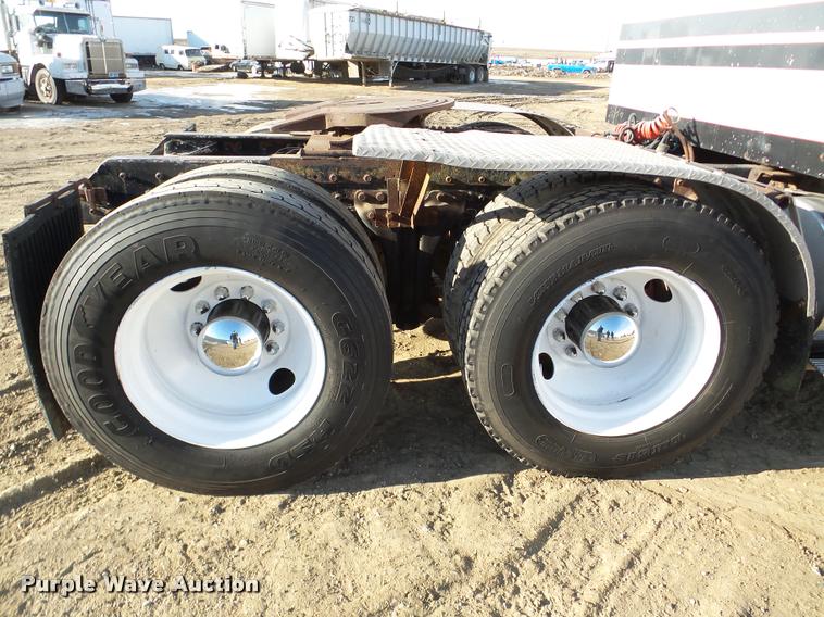 image for item DA7318 1981 Kenworth W900A semi truck