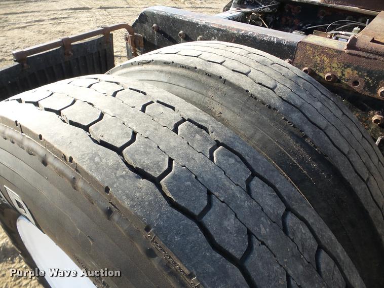 image for item DA7318 1981 Kenworth W900A semi truck