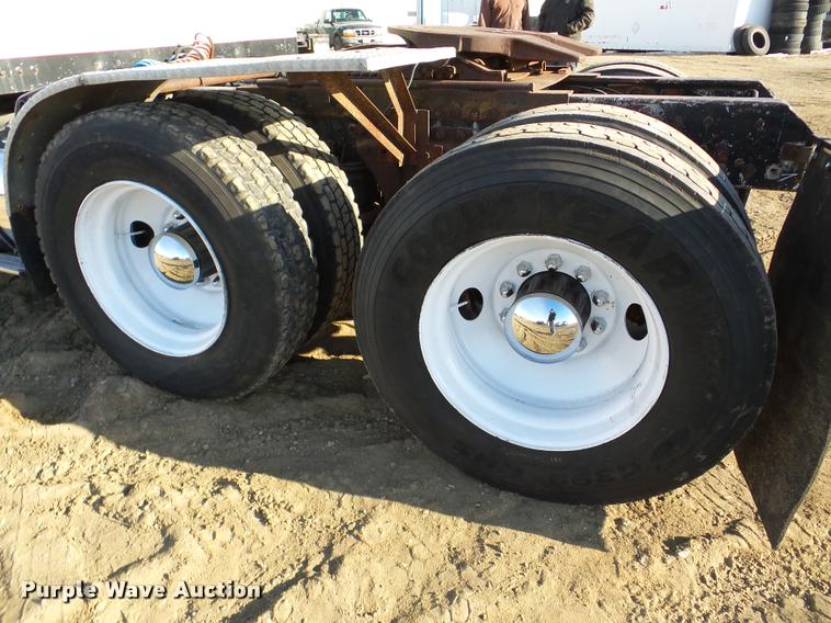 image for item DA7318 1981 Kenworth W900A semi truck