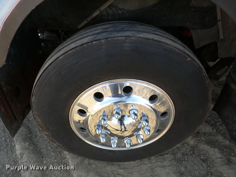 image for item DA7318 1981 Kenworth W900A semi truck